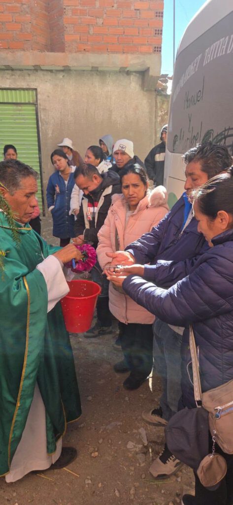Aktueller Bericht:
Im Juni und Juli steht eine ganz besondere Aufgabe im Mittelpunkt: die traditionelle Wallfahrt zum Herrn von Bombori (Tata Bombori) in Bolivien.