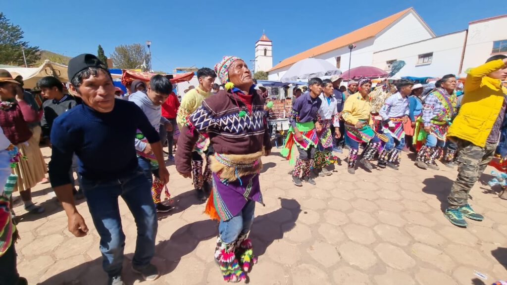 No se puede escribir sobre San Pedro de Macha sin mencionar el evento que ha dado fama mundial a la parroquia: la fiesta del Señor de la Cruz, a principios de mayo.