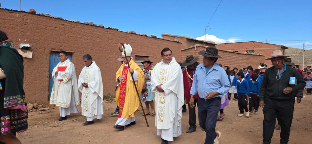 A pesar de todas las dificultades y obstáculos, no nos hemos desanimado. Hubo momentos en los que se necesitó una buena dosis de fe en Dios y de puro optimismo, pero valió la pena perseverar. La iglesia ha quedado realmente hermosa. Una opinión que, por cierto, también compartió el obispo durante la consagración solemne con una sonrisa radiante.