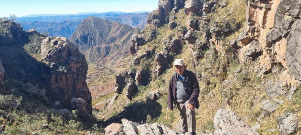 Con el padre Hernán en el techo del mundo