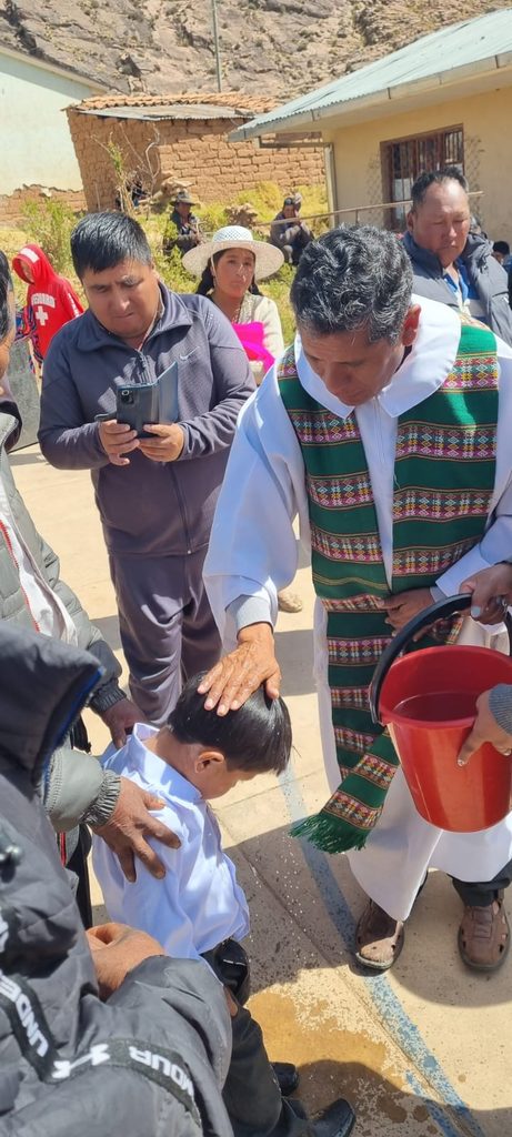 Padre Hernán Tarqui tauft die Zukunft Boliviens