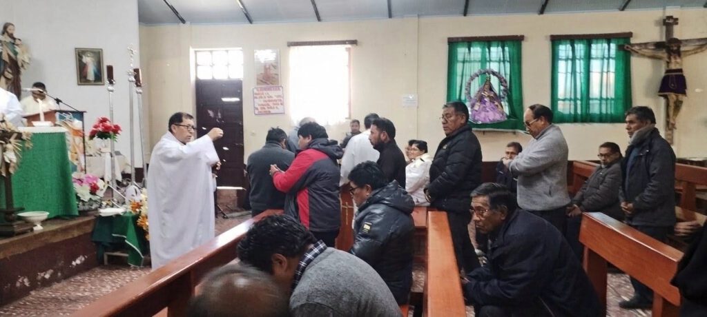 In seiner eindrücklichen Präsentation „Rückkehr zu Jesus“ (Volver a Jesús) richtet Msgr. Ricardo Centellas Guzmán, Erzbischof der Erzdiözese Chuquisaca (Sucre, Bolivien), einen klaren und mutigen Appell an die Gemeinschaft der Gläubigen.