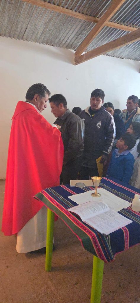 🙏 Segen für Familien und Gemeinschaft
Zum Abschluss des Festes wird der Segen von San Bartolomé erbeten:
Möge er unsere Familien, unsere Häuser und unsere Gemeinschaft begleiten.
Möge er uns Kraft schenken für die Herausforderungen des Alltags und uns im Glauben vereinen.
