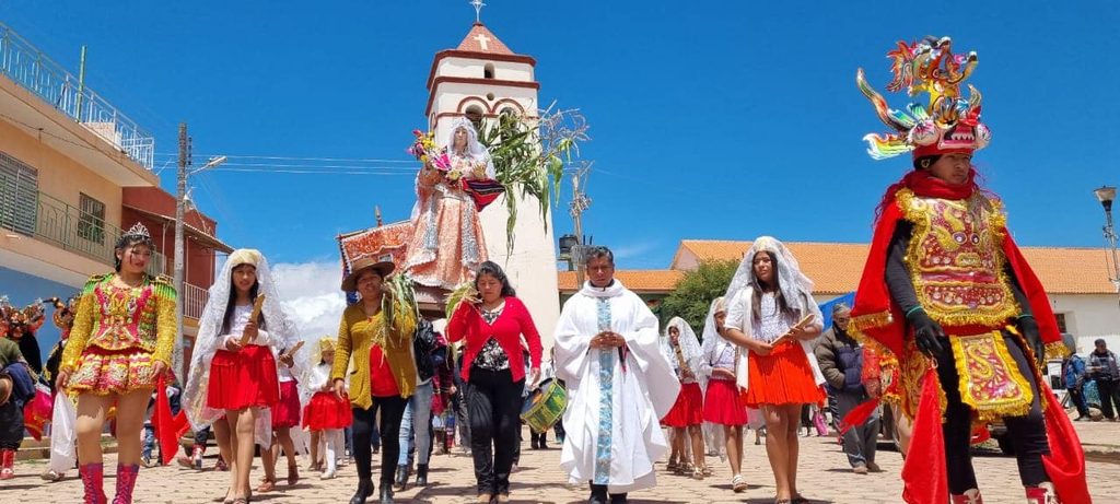 Beim Fest der Jungfrau von Candelaria am 2. Februar in der Pfarrei Macha Bolivien