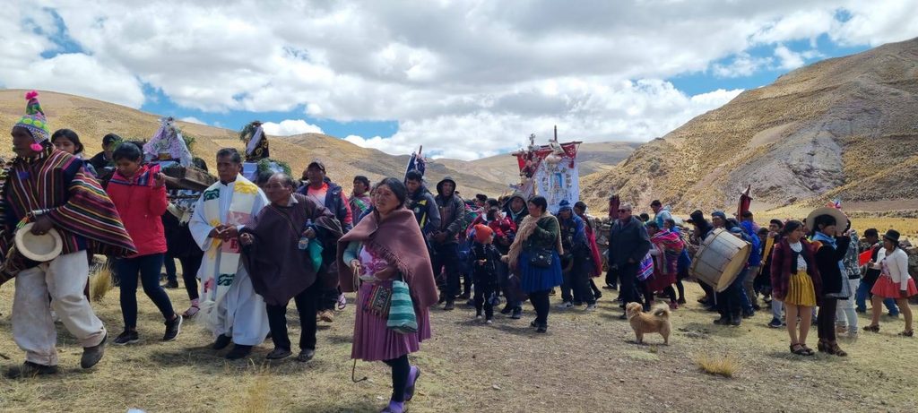 Zu jedem Gottesdienst gehört auf dem Altiplano eine zünftige Prozession
