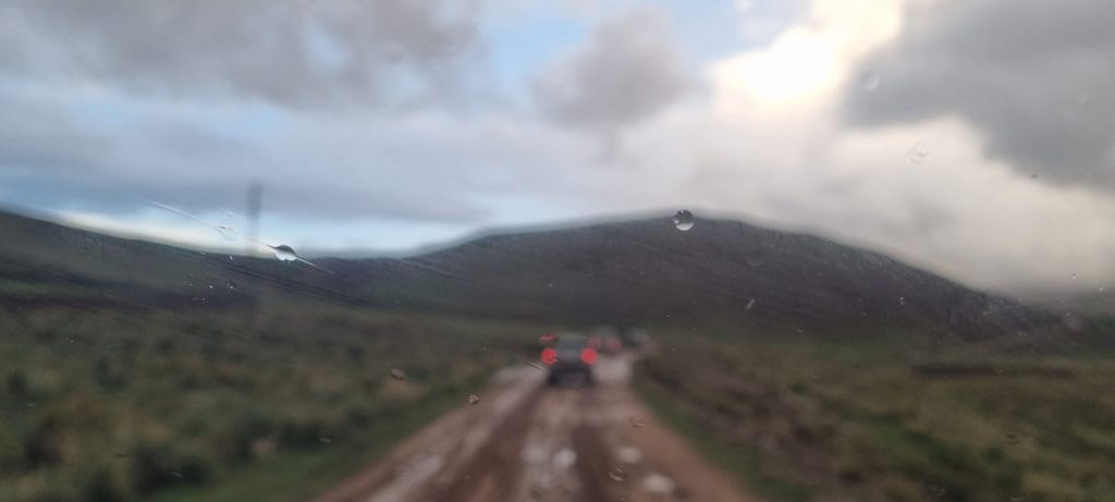 Noch fahren wir nicht nach Gehör aber das Fahren gleicht einer Schlammschlacht 