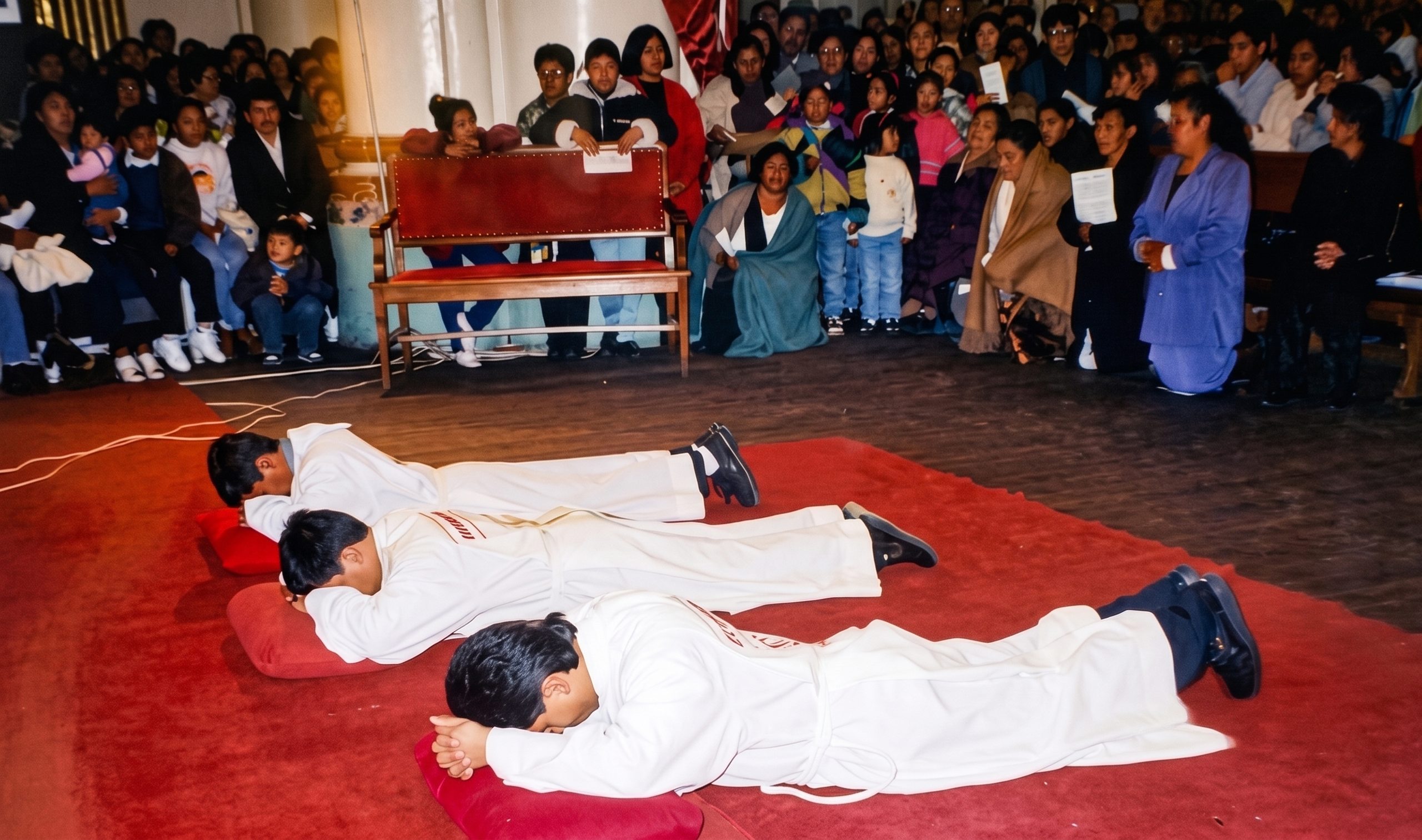 22. Februar 1999 wurde ich in der Kathedrale von Potosí von Bischof Walter Pérez, Bischof der Diözese Potosí, zum Priester geweiht.